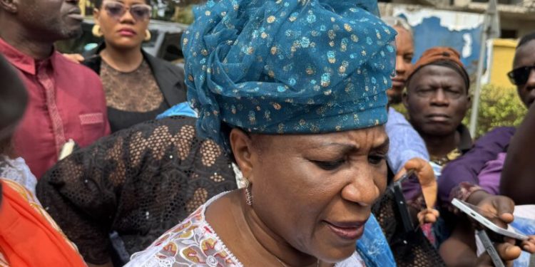 Présidentielle 2025 : Dr Makalé Camara dépose sa candidature à la Cour suprême