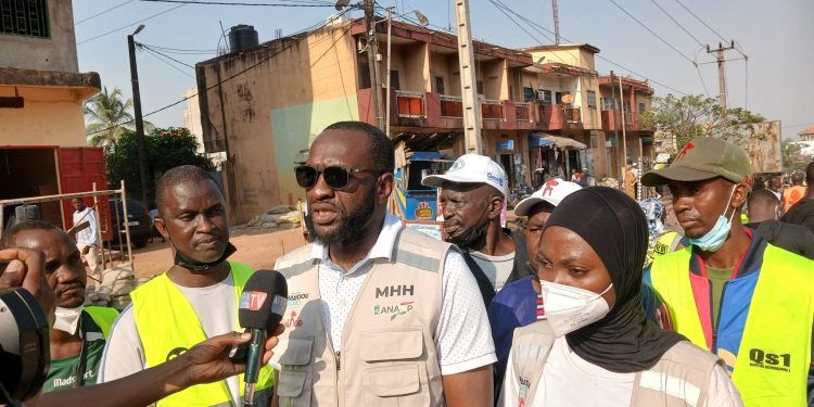 Journée d’assainissement : le DG de l’ANASP en première ligne pour sensibiliser les citoyens de Conakry