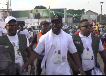 Kaloum en fête : Sonny Doumbouya organise un carnaval géant pour soutenir le Général Mamadi Doumbouya