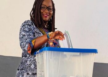 Présidentielle 2025 : la Directrice générale du FAEFF accomplit son devoir citoyen et appelle à la paix