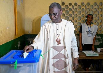 Présidentielle du 28 décembre 2025 : Ahmed Kanté vote à Dixinn et salue un scrutin apaisé