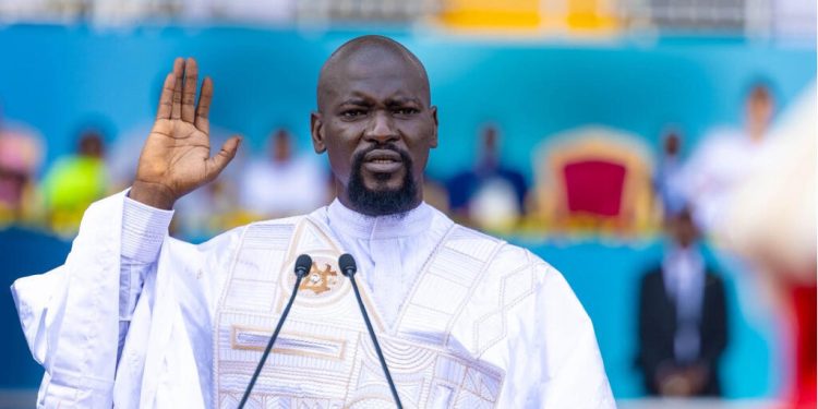 Guinée : Mamadi Doumbouya investi président pour un mandat de sept ans