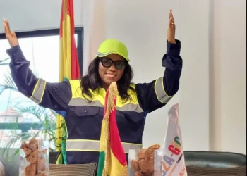 Guinea Excellence Awards : Madame Kanté Kadjatou Doumbouya remporte le Prix de la Performance