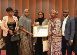 ARCOM Mérite Awards 2026 : Mme Kanté Kadjatou Doumbouya honorée pour son engagement dans le secteur minier