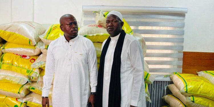 Ramadan et Carême : la direction régionale de campagne de la GMD Conakry offre cinq tonnes de riz aux populations de Boulbinet