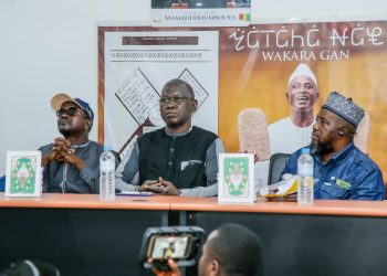 Ahmed Kanté participe à la dédicace de l’ouvrage « Wakara Gan – Les deux tablettes sacrées »