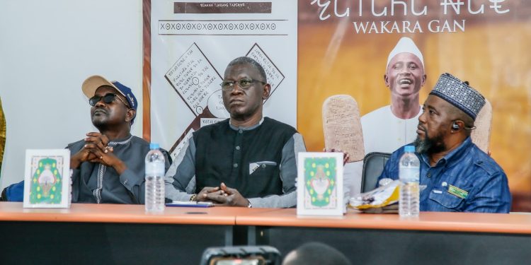 Ahmed Kanté participe à la dédicace de l’ouvrage « Wakara Gan – Les deux tablettes sacrées »