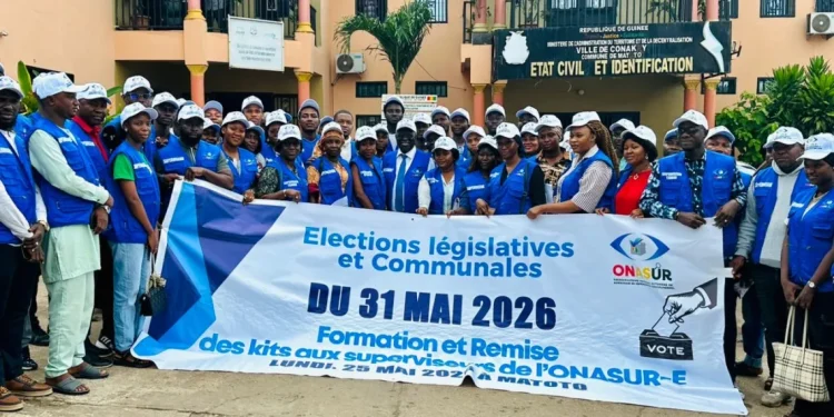 Élections législatives et communales : remise des kits aux superviseurs électoraux à Matoto par l’ONASUR-E