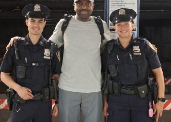 New York : Quand la solidarité illumine le métro de Times Square
