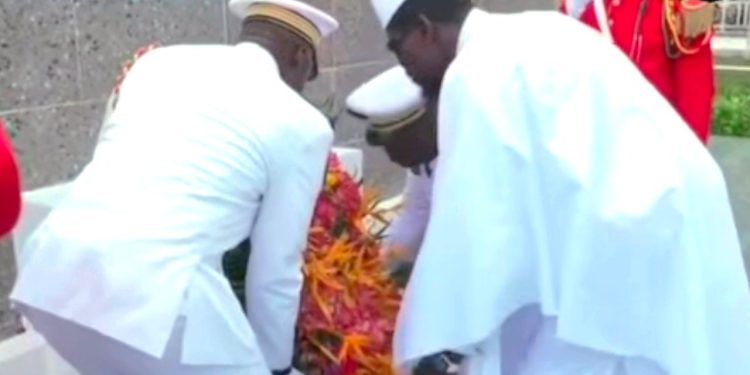 An 68 de l’indépendance : le Président Mamadi Doumbouya rend hommage aux martyrs