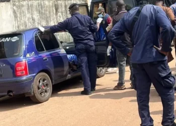 Conakry : deux corps découverts dans une voiture à Petit Simbaya